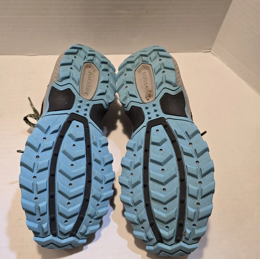 Women running shoes Saucony Brand Used In Good‎ Condition